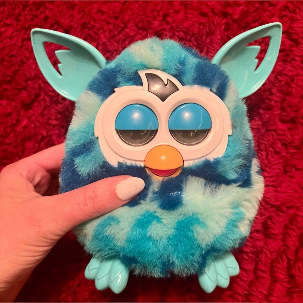 Vintage Hasbro Furby Blue Boom Waves in working condition new batteries
